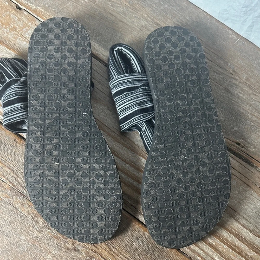 Sanuk Kids Black and Gray Sandals